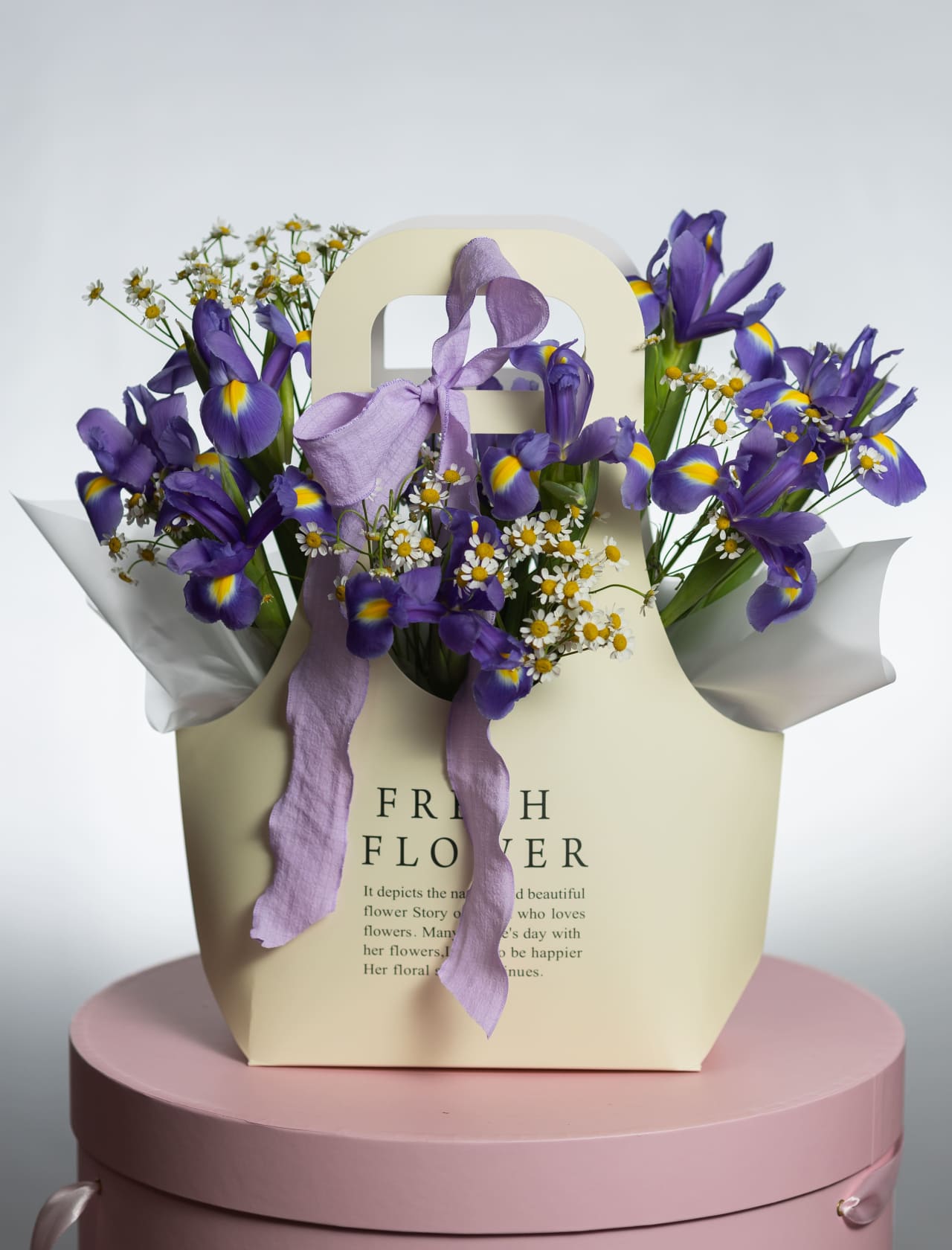 Сумочка с ирисом и матрикарией