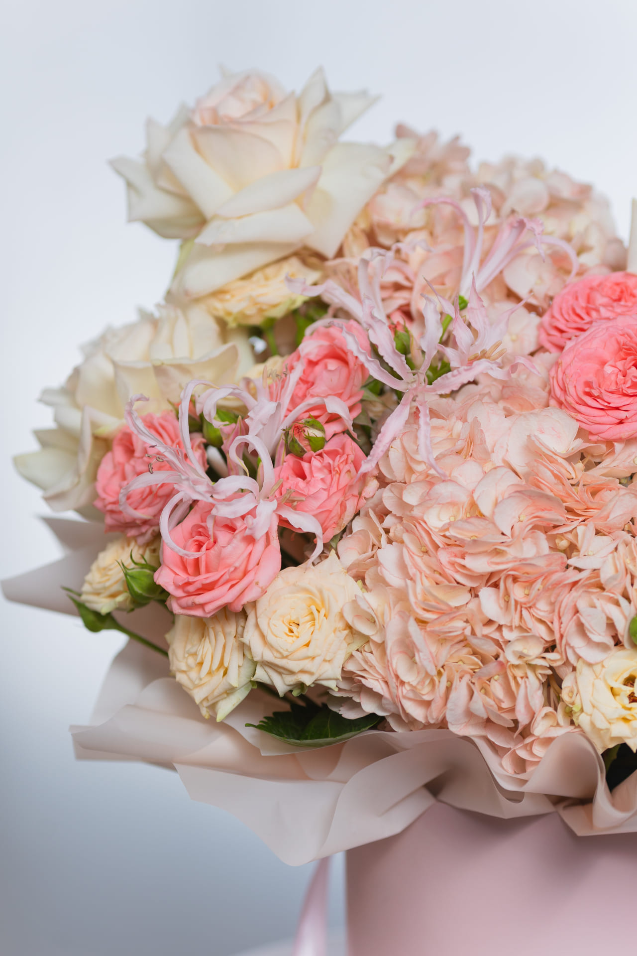 Шляпная коробка с гортензией и Нарине