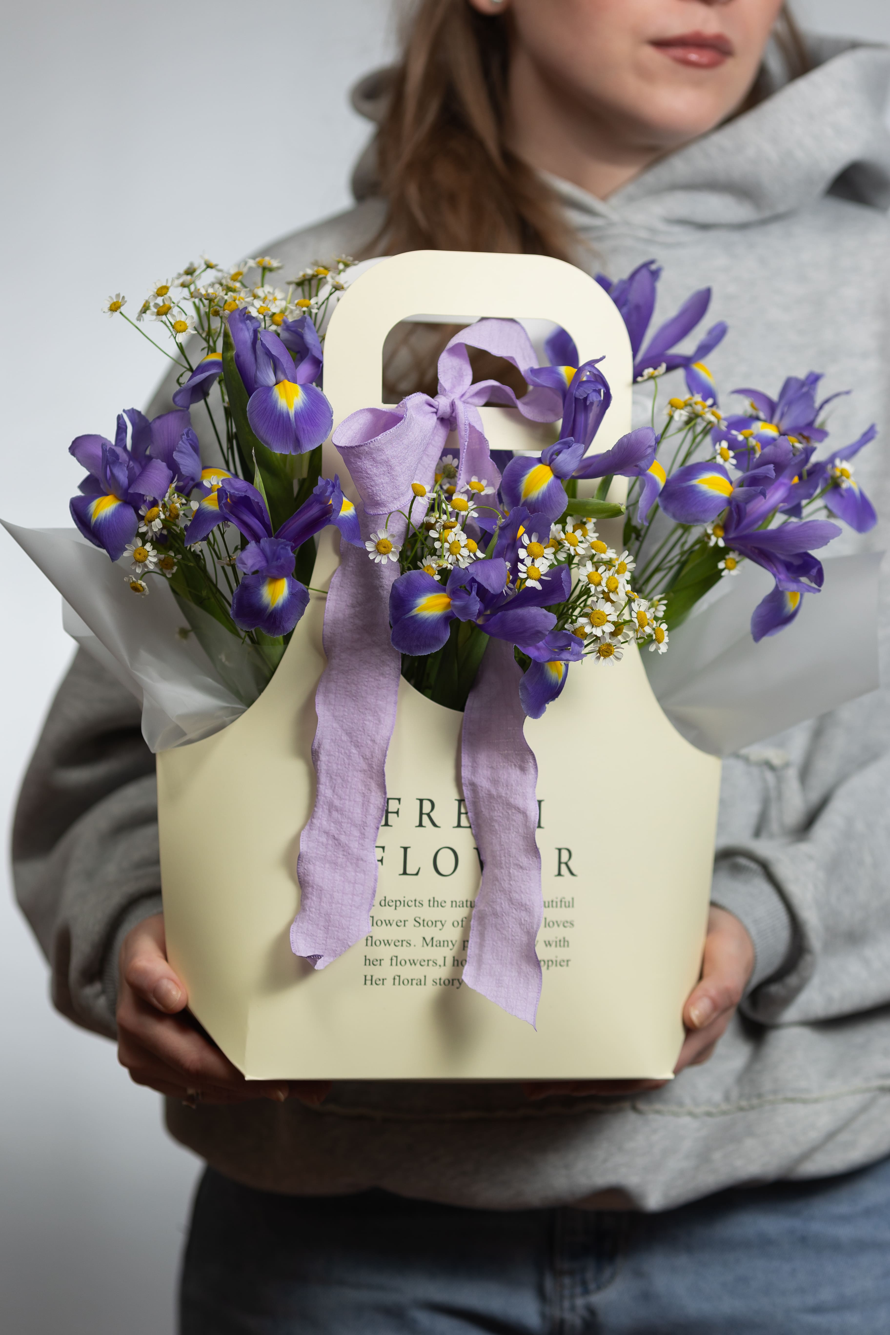 Сумочка с ирисом и матрикарией